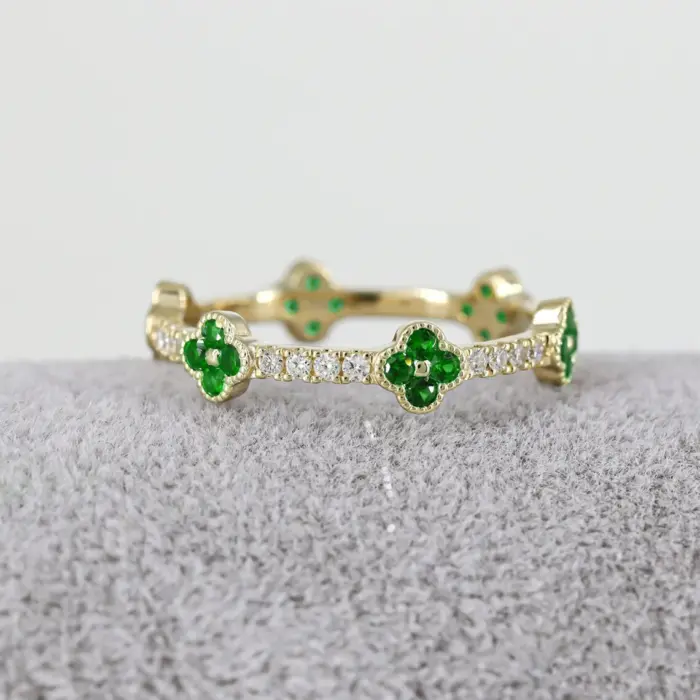 Clover Diamond Eternity Ring Gold - Image 3